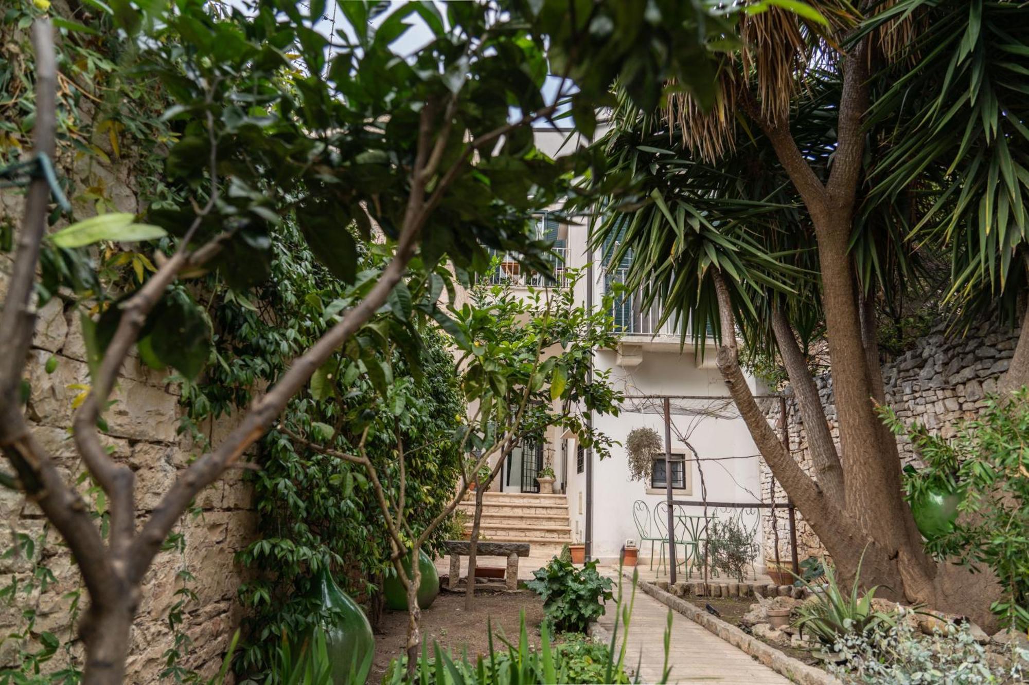 Casa Vacanze Alisei Terlizzi Exteriör bild